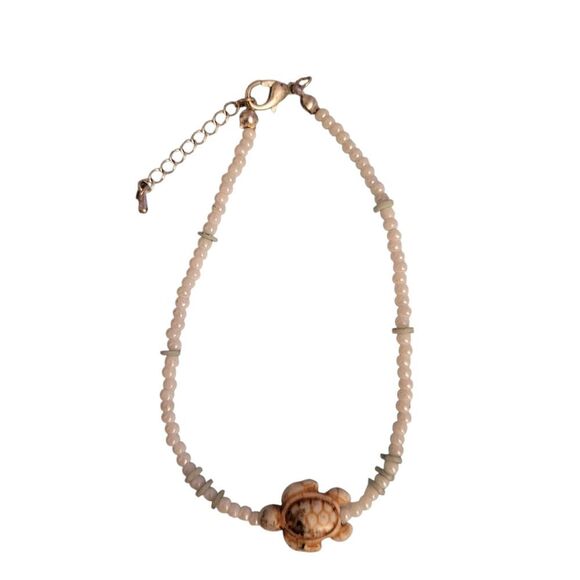 Elegant Cream Beaded Turtle Bracelet - Picture 1 of 4